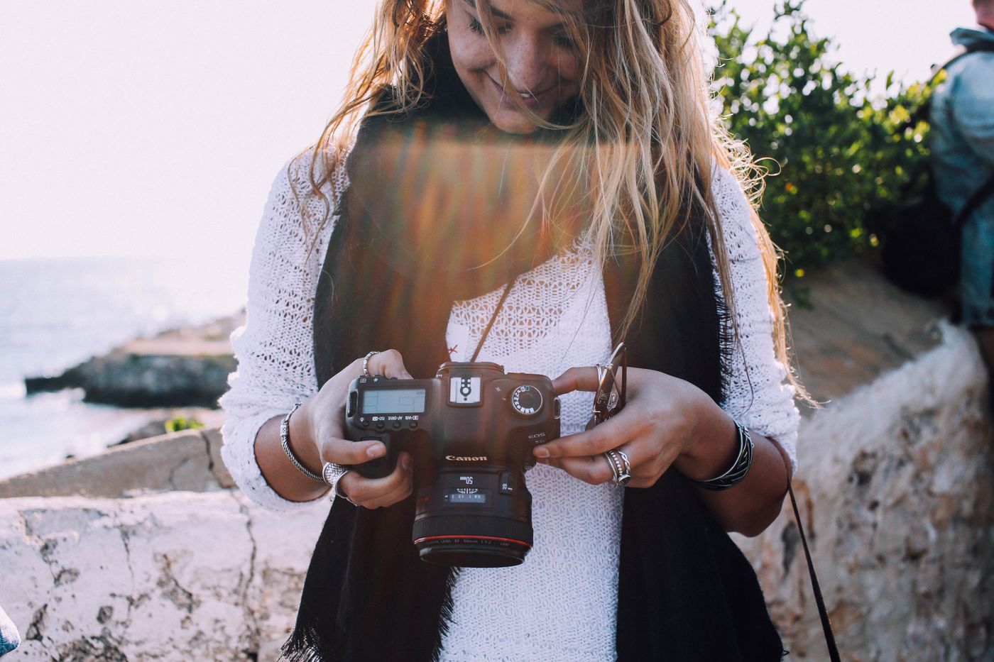 A relaxed moment reviewing photographs by the sea.